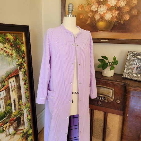 Purple vintage lilac chenille robe size Small - Picture 2 of 7